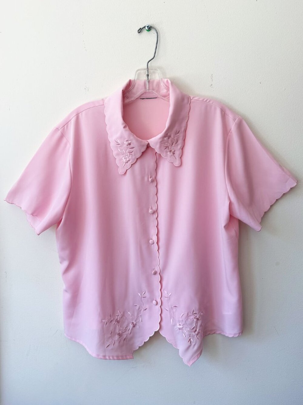 🌸 Vintage Pink Embroidered Button-Down Blouse — Size L